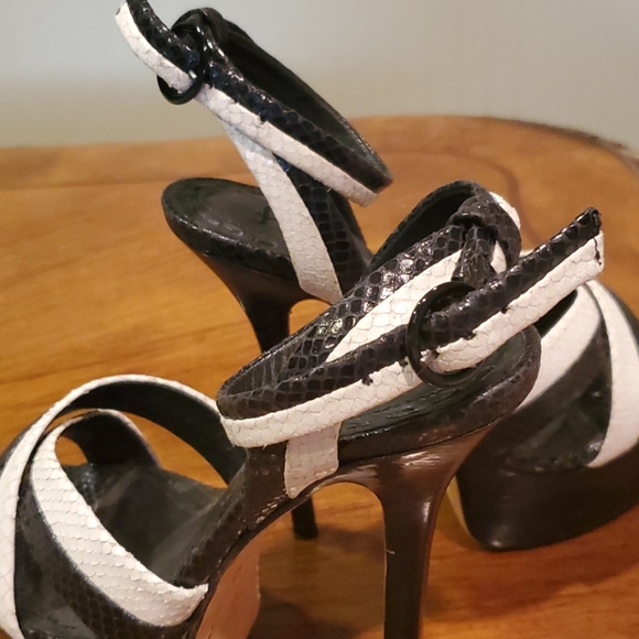 *SALE* Alice & Olivia snake print heels - Picture 4 of 9